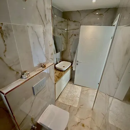 Wonderful Airport 5 Minutes *